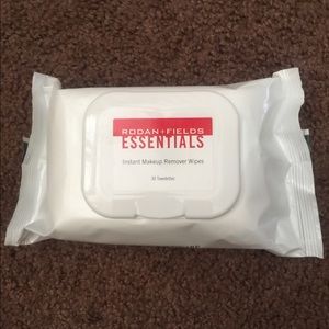 Rodan and Fields instant makeup remover wipes